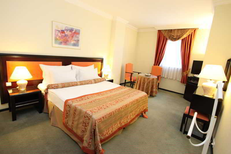 Guenes Hotel Merter Istanbul Ruang foto