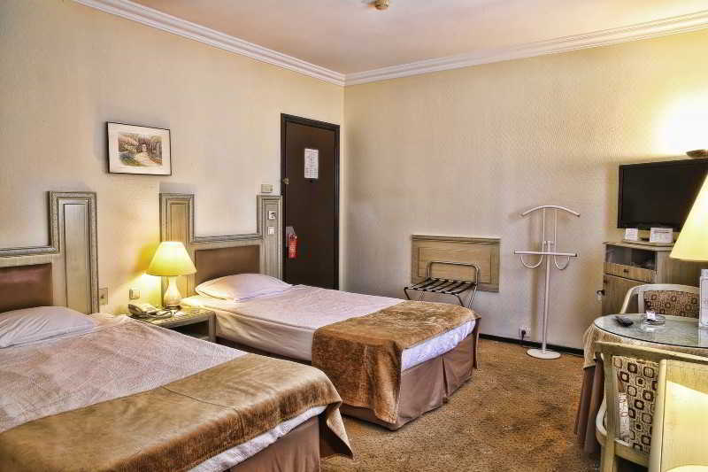 Guenes Hotel Merter Istanbul Bagian luar foto
