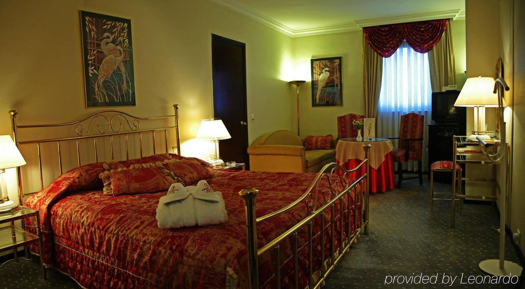 Guenes Hotel Merter Istanbul Ruang foto