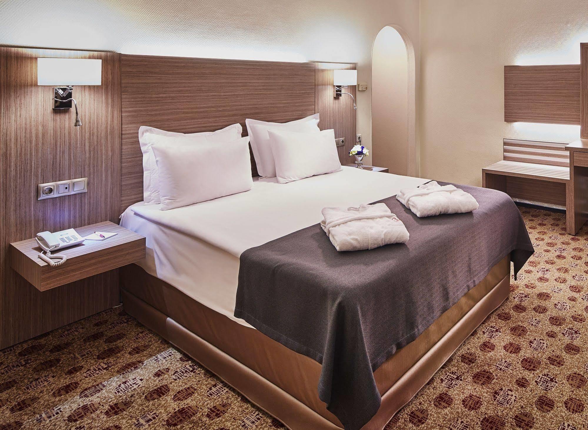 Guenes Hotel Merter Istanbul Bagian luar foto