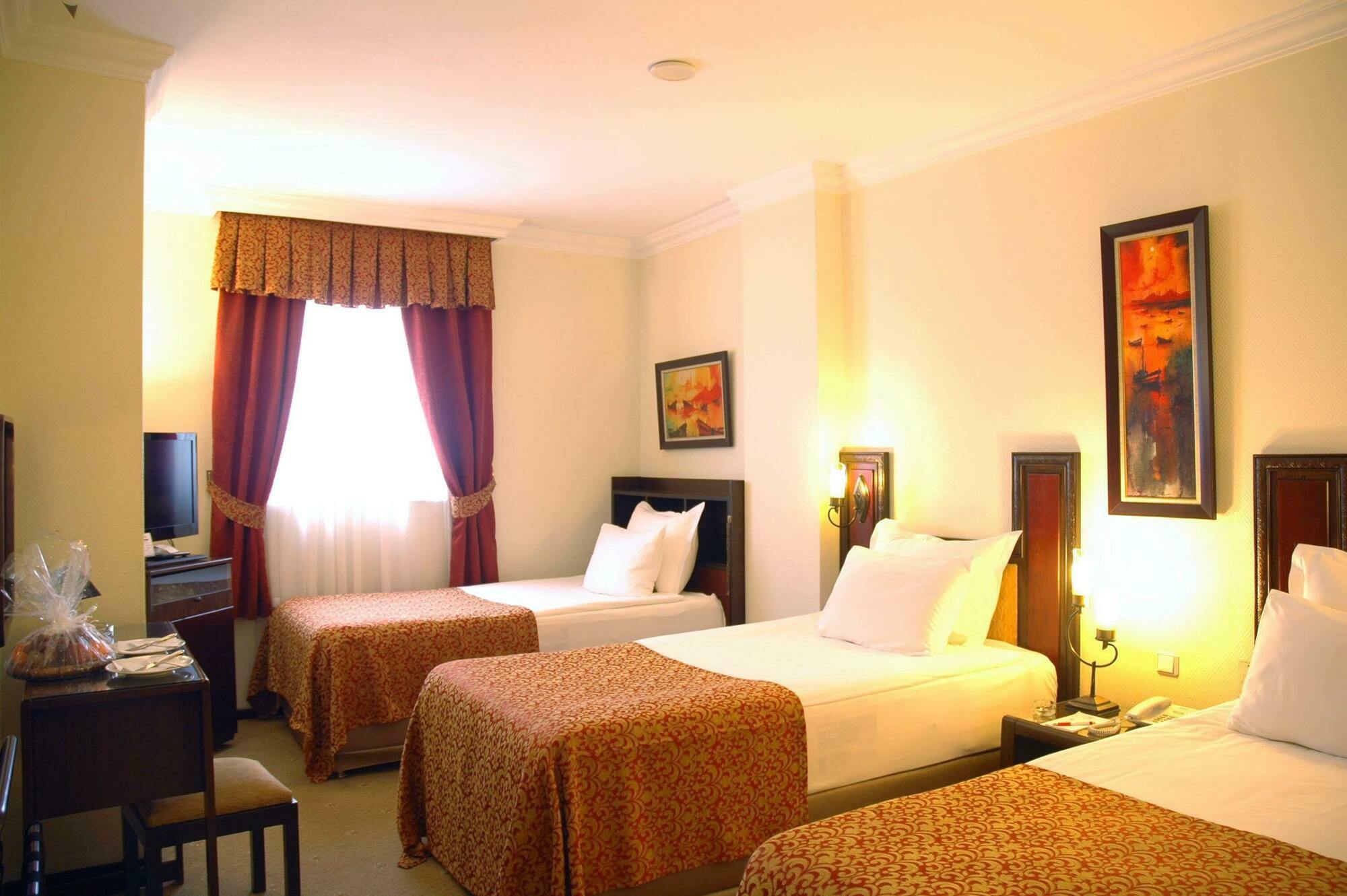 Guenes Hotel Merter Istanbul Bagian luar foto