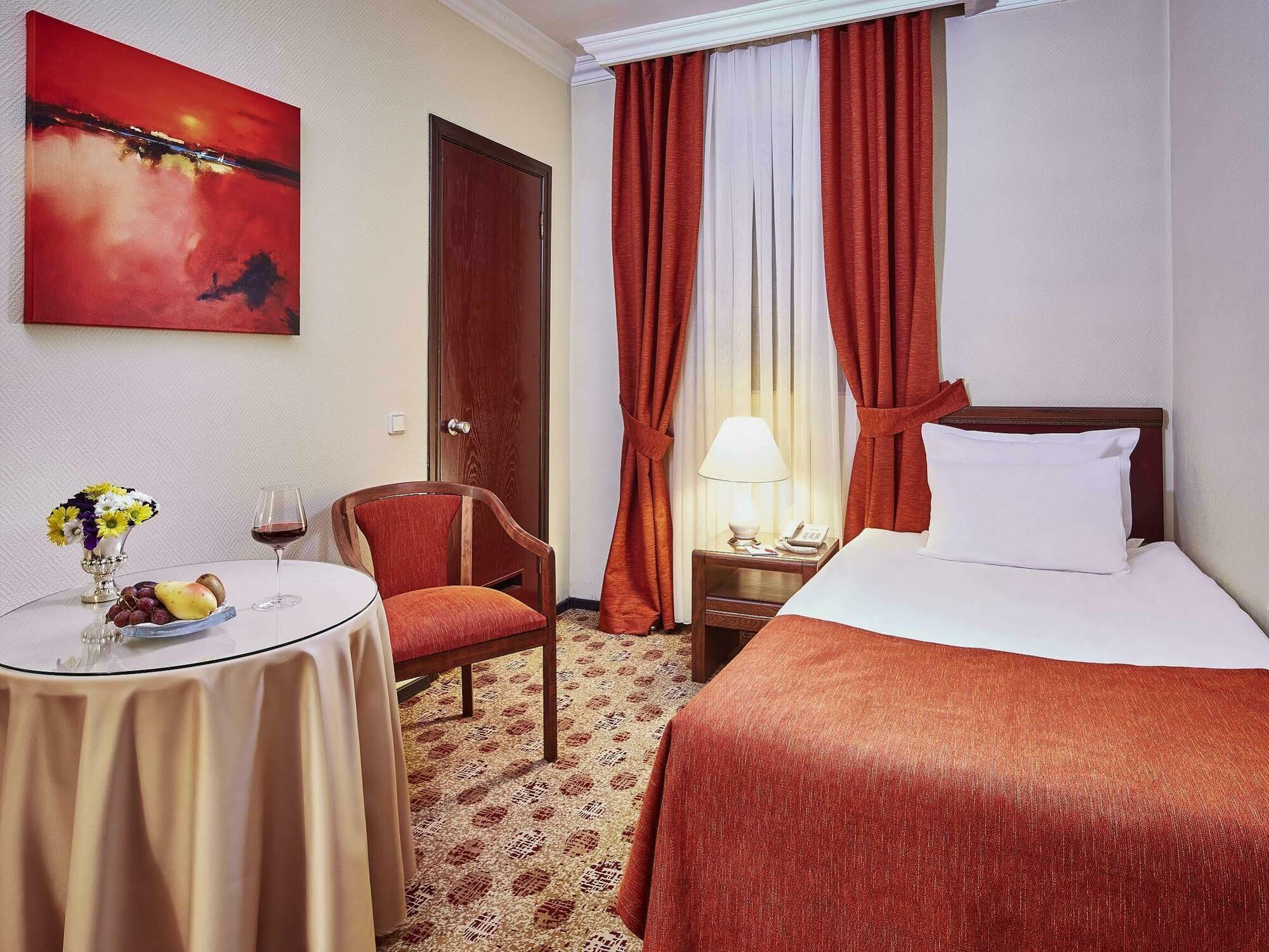 Guenes Hotel Merter Istanbul Bagian luar foto